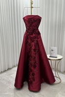 فستان سهرة كحلي بتطريز جذاب