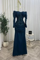 فستان سهرة بترولي عاري الكتف