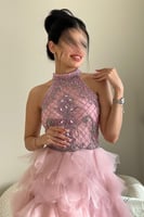 فستان مميز من التل بتطريز فاخر