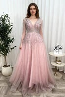 فستان سهرة وردي مزين بتطريز ولؤلؤ