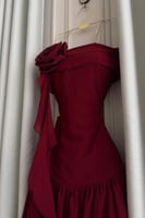 فستان ناعم طبقات باللون البرغاندي