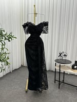 فستان دانتيل اسود عاري الكتف