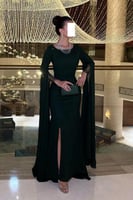 فستان اخضر بأكمام انيقة من الدانتيل