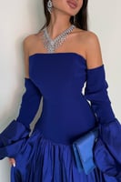 فستان نيلي عاري الكتف