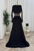 فستان سهرة اسود مزين بتطريز ذهبي