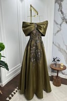 فستان سهرة باللون الزيتوني