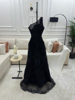 فستان اسود انيق بكتف واحد