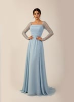 فستان سماوي انيق بأكمام براقة