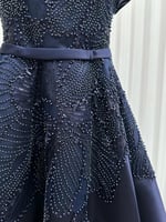 فستان سهرة انيق بتطريز مميز