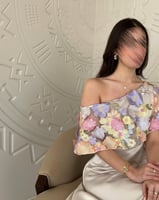 فستان ناعم بكتف واحد مناسب للعيد