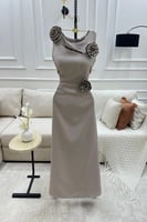 فستان انيق مزين بورود