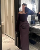 فستان عاري الكتف بأكمام طويلة