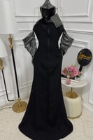 فستان اسود بياقة هالتر لامعة