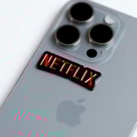 ملصق معدني نتفلكس