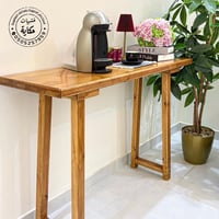 طاولة قهوة بتصميم هندسي