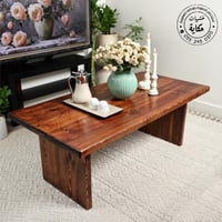 طاولة قهوة بتصميم عتيق