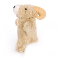 دمية يد للعب مع القطط