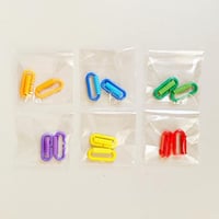 أداة تعليق لألعاب الطيور مع قفل أمان