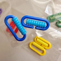 أداة تعليق لألعاب الطيور مع قفل أمان