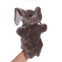 دمية يد للعب مع القطط