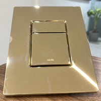 زر سيفون جروهي مربع ذهبي لامع