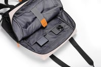 حقيبة ظهر فجول اسود وبيج