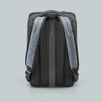 حقيبة ظهر كينجسون رمادي فاتح مع جوانب سوداء