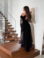 فستان سهرة أسود دانتيل بشق جانبي