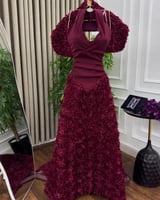 فستان سهرة عنابي بكشكش ورود فخ