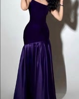 فستان سهرة بنفسجي ملكي بتصميم راقٍ