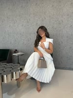 فستان "كاميليا" ميدي أبيض بقصة بليزر وتنورة بليسيه