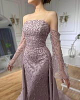 فستان سهرة وردي راقٍ بتطريز فاخر وأكمام تول شفافة