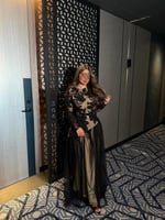 فستان سهرة أسود–ذهبي بتطريز فاخر