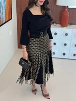 فستان أسود فاخر بتفاصيل سلاسل ذهبية