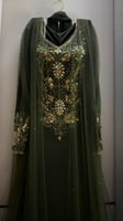جلابية سهرة خضراء بتطريز ذهبي فاخر