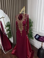 جلابية عنابي ملكية بتطريز ذهبي فاخر