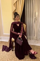 فستان سهرة مخملي عنابي بأكمام دانتيل