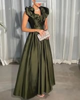 فستان سهرة أخضر داكن بتصميم عصري أنيق