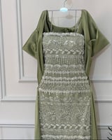 فستان سهرة أخضر فاتح مطرز بالكريستال