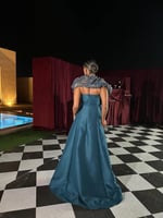 فستان سهرة أزرق ملكي بكتف مطرز