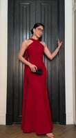 فستان سهرة أحمر هالتر أنيق طويل