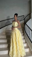 فستان سهرة أصفر ملكي بتصميم كورسيه وتنورة ورود فاخ...