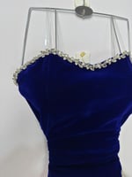 فستان كورسيه مخملي كحلي بتنورة عاجية