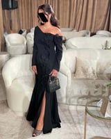 فستان سهرة أسود بأكمام طويلة وشق أمامي