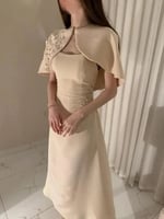 فستان كريمي راقٍ مع كاب مطرز بالكريستال