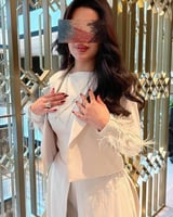 طقم "إيليت" قطعتين: جمبسوت وجاكيت مطرز بالريش