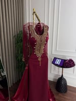 جلابية عنابي ملكية بتطريز ذهبي فاخر