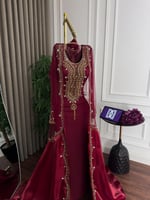 جلابية عنابي ملكية بتطريز ذهبي فاخر