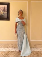 فستان سهرة أزرق فاتح مطرز بلمعة فاخرة