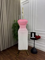 فستان سهرة وردي متدرج مرصع بالترتر